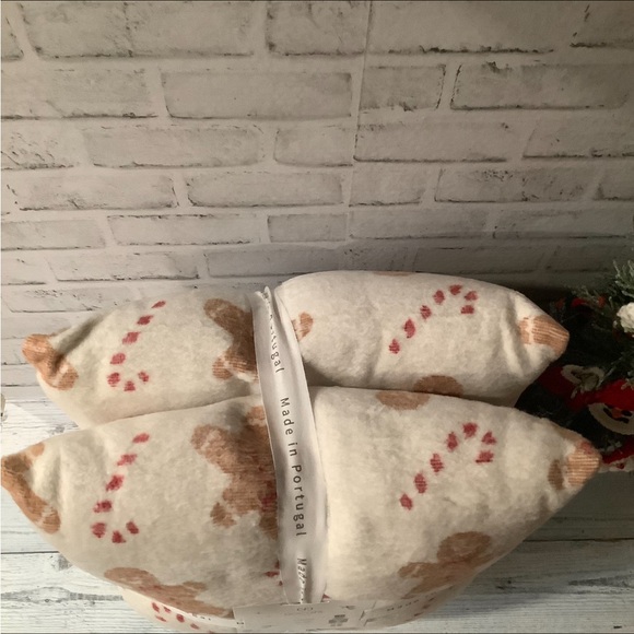 Docofil 20×20 2pk Gingerbread Candy Cane Pillows - Picture 6 of 7